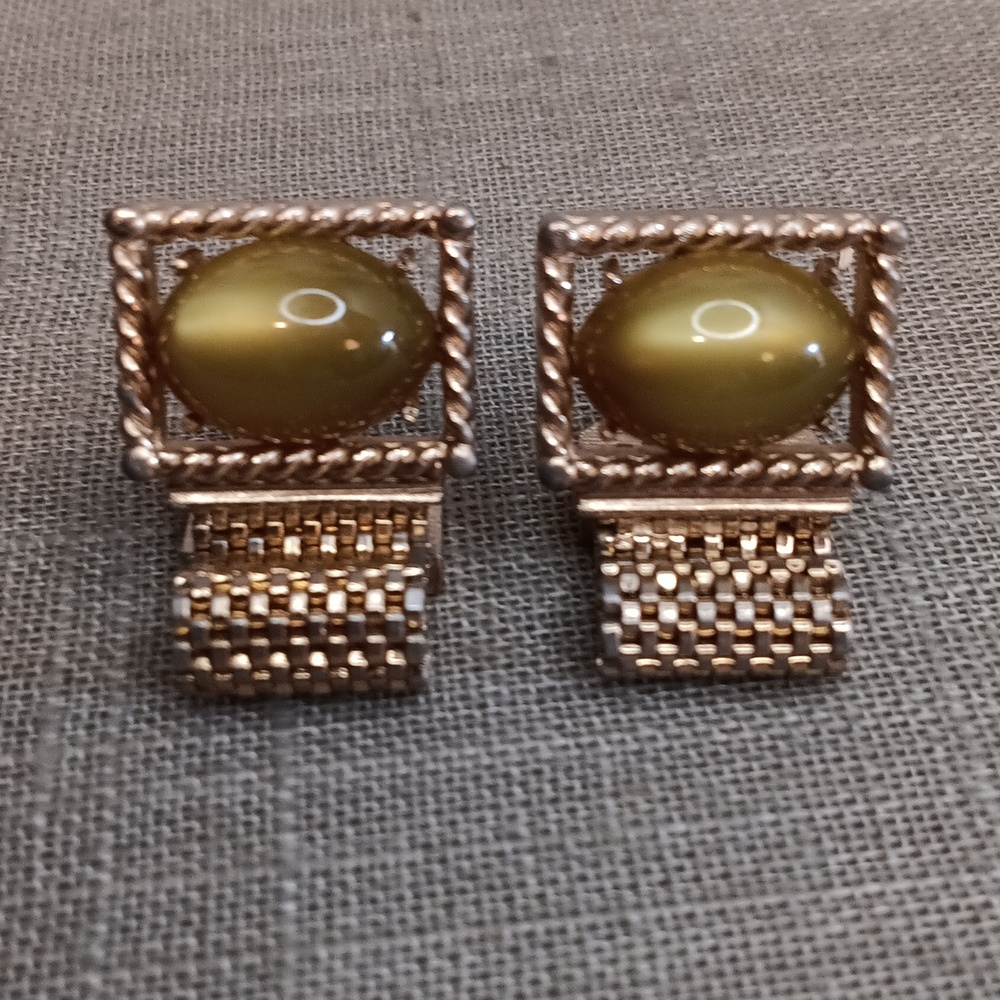 Swank Yellow Cabochon Gold Tone Mesh Wrap Cuff Links Vintage